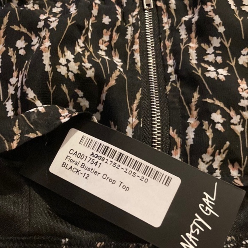 NWT NastyGal Floral Vine Cold shoulder Bell Sleeved Cropped Top size 8 - Picture 6 of 13